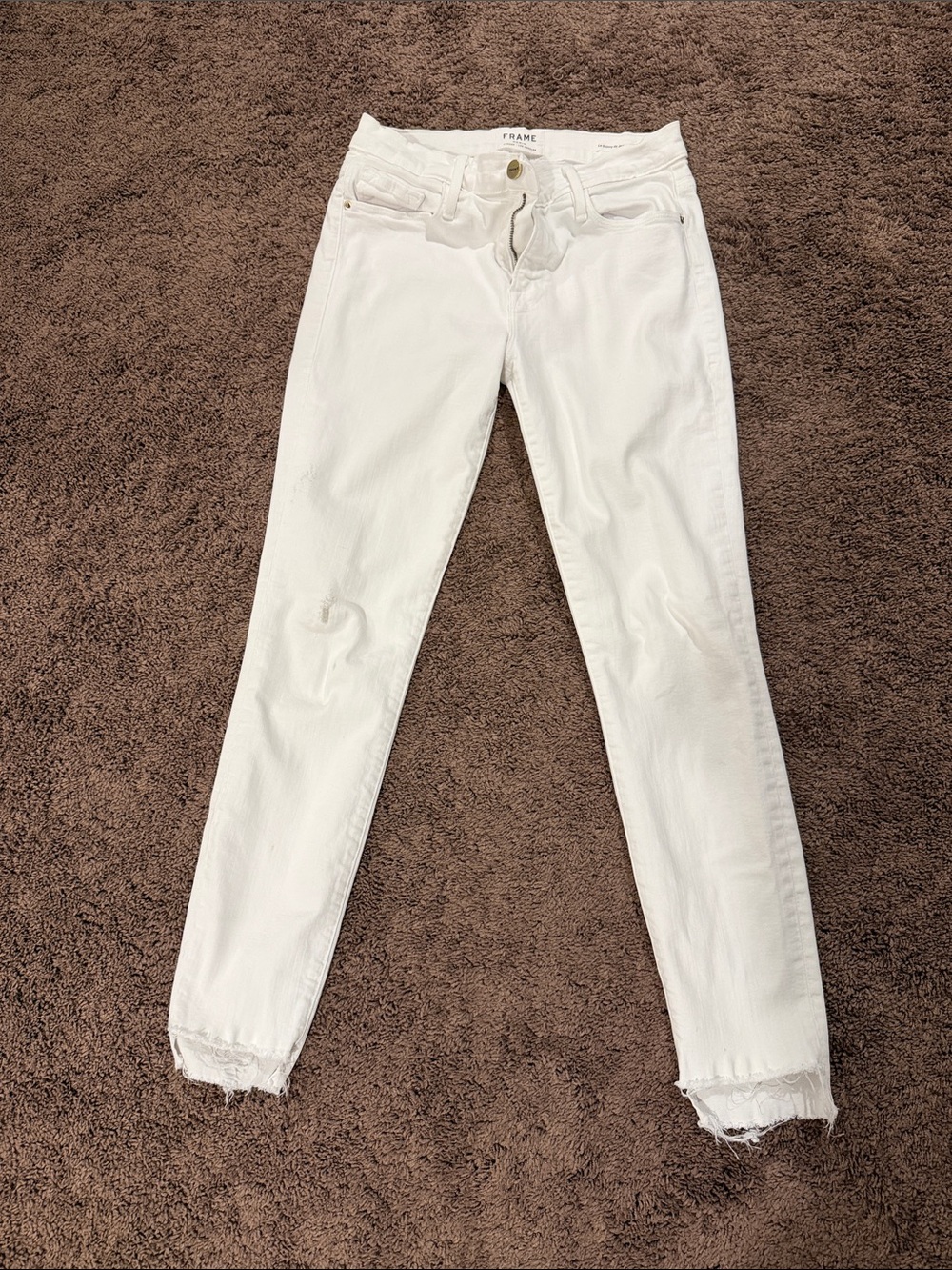 Frame Denim White Skinny Jeans with Frayed Hems